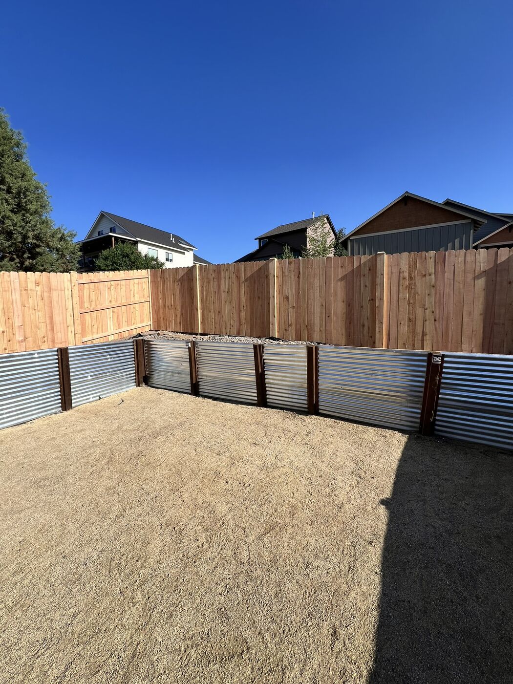 Cedar privacy fence in a Central Oregon backyard